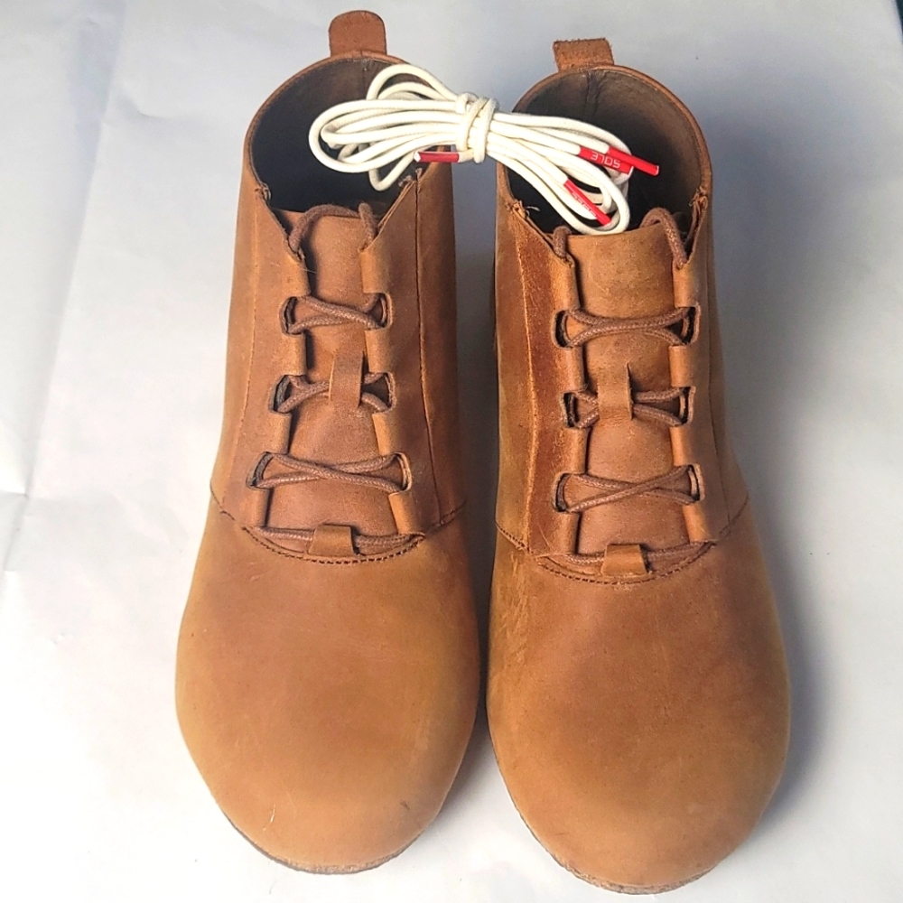 Sole Tan Boots